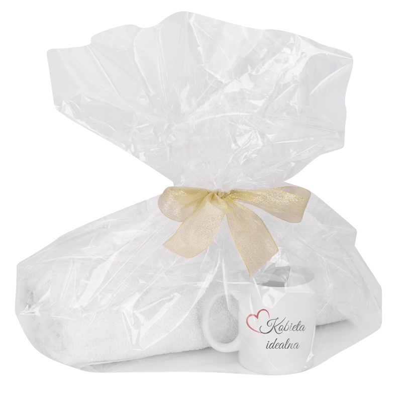Zestaw prezentowy dla kobiety – personalizowany ręcznik 70 × 140 cm i kubek z nadrukiem 330 ml