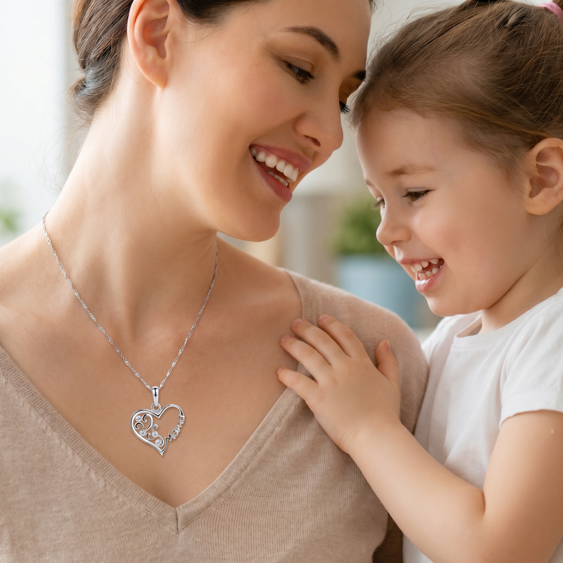 Dzień Mamy: srebrny naszyjnik Mama z białymi cyrkoniami z dedykacją